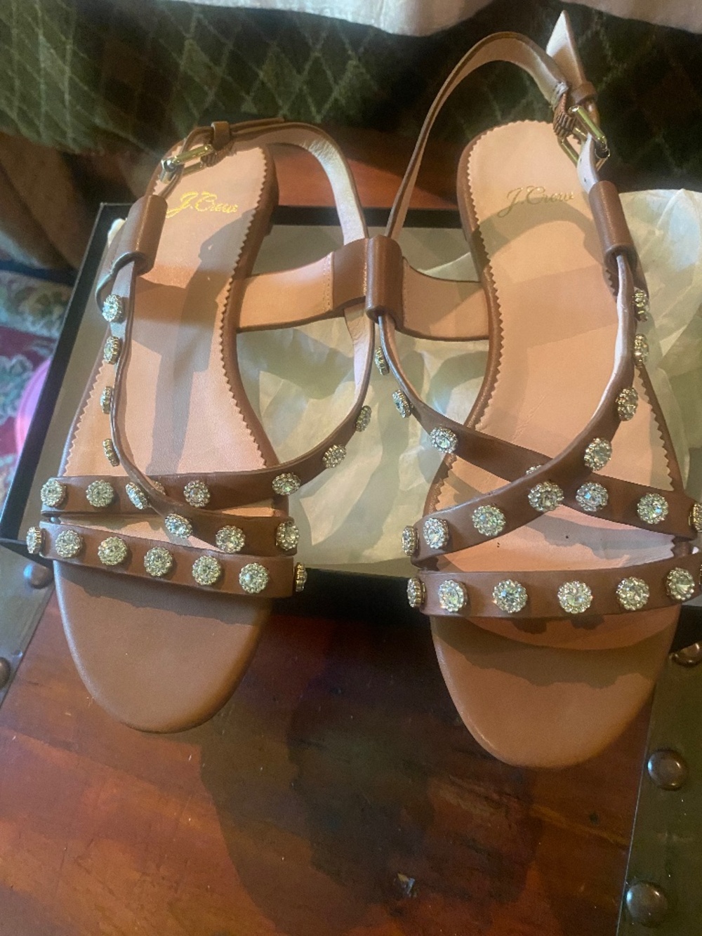 Great sandals with rhinestone/silver accent